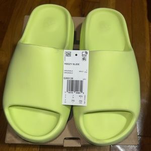 YEEZY SLIDE GX6138 GLOW GREEN